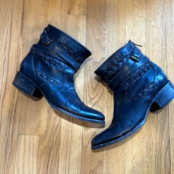 Freebird ‘Home Bootie’ 8 back zipgod premiered condition purposeful distressing - Picture 1 of 8